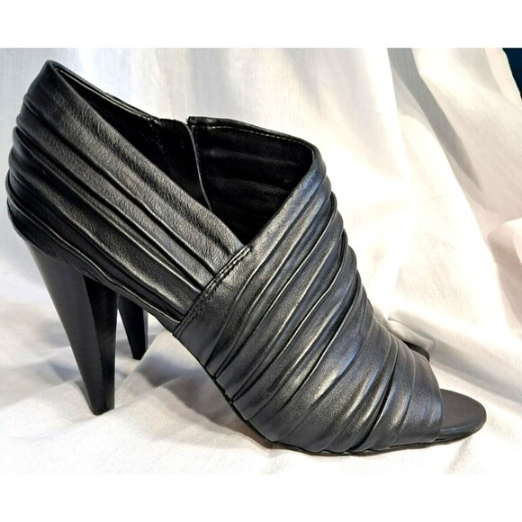 Vince Camuto Womens Anara Black Leather Peep Toe Ankle Bootie Heels Shoes 9M - Picture 1 of 10
